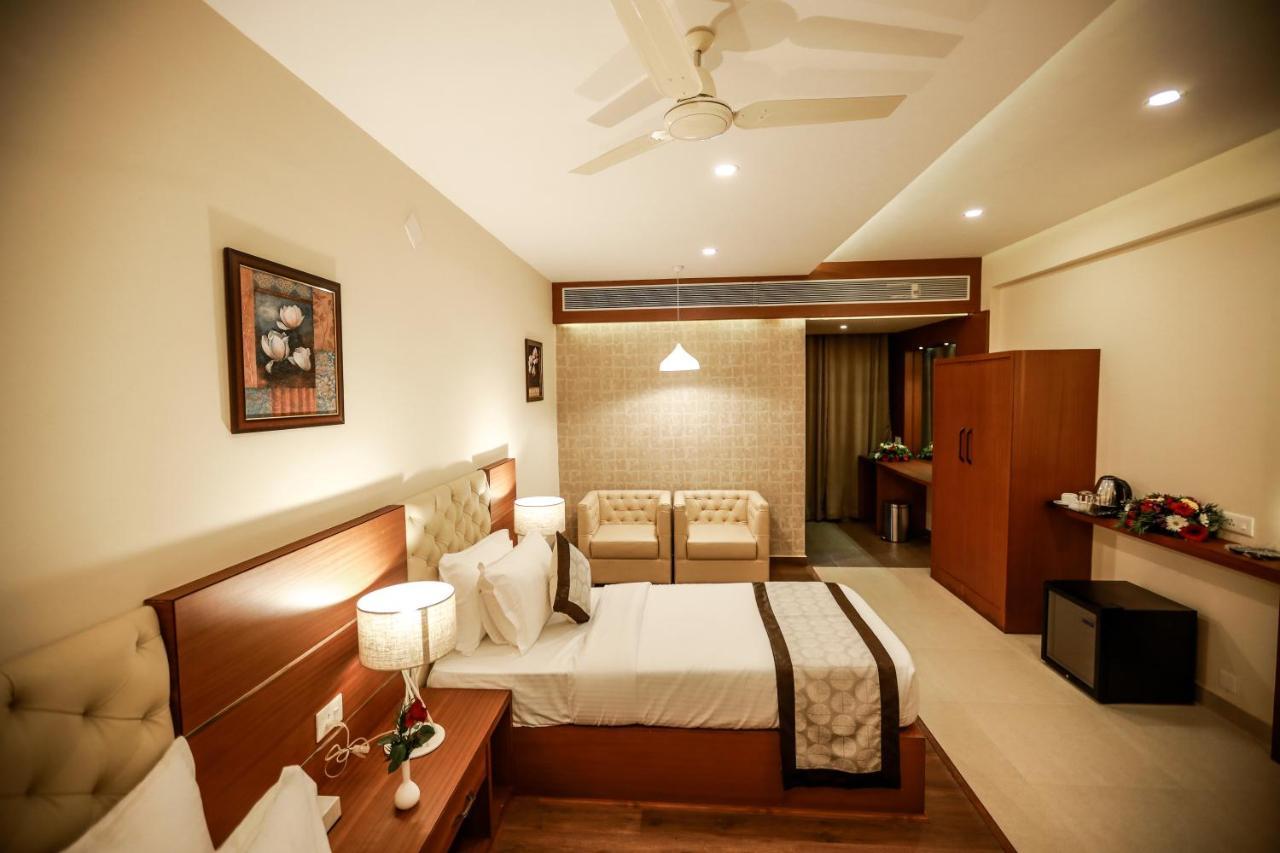 Nesma Palace Kannur Esterno foto