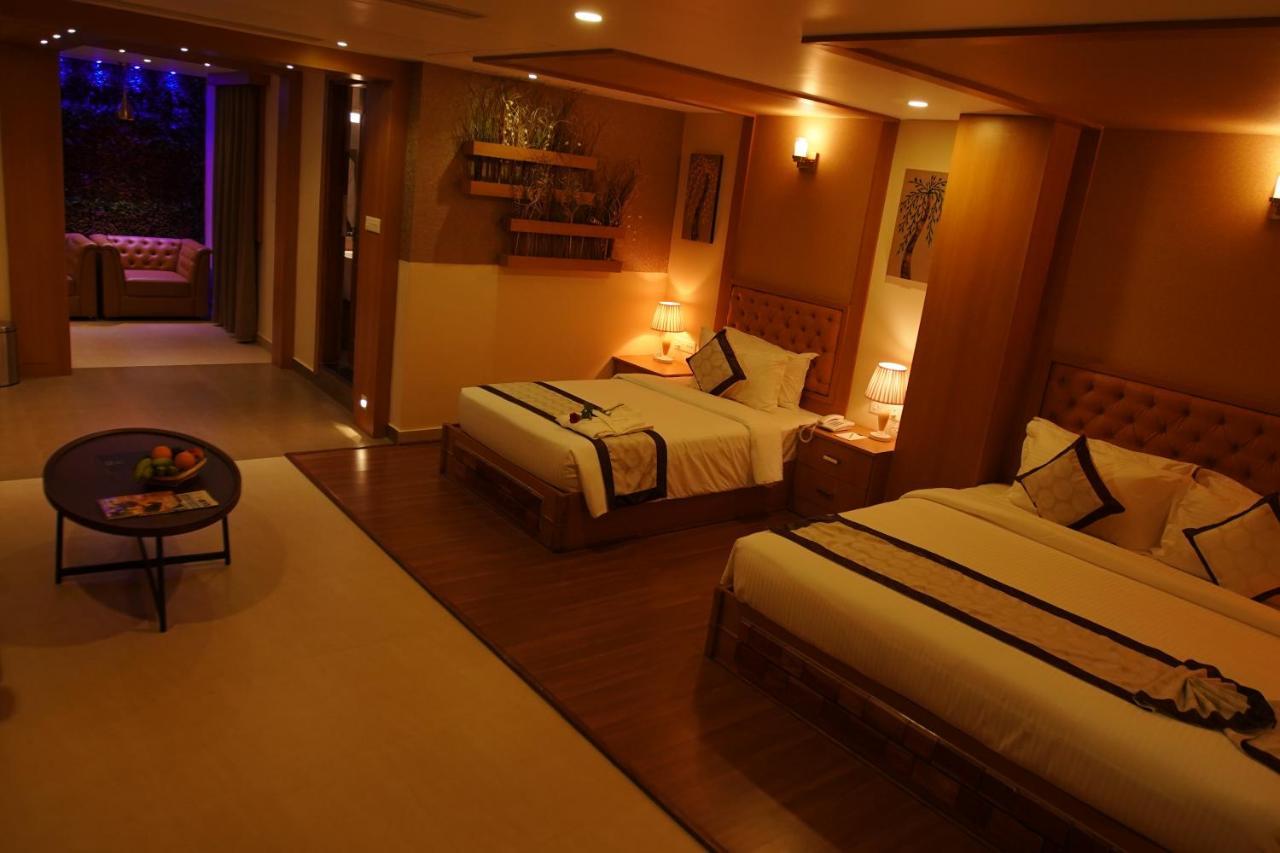 Nesma Palace Kannur Esterno foto